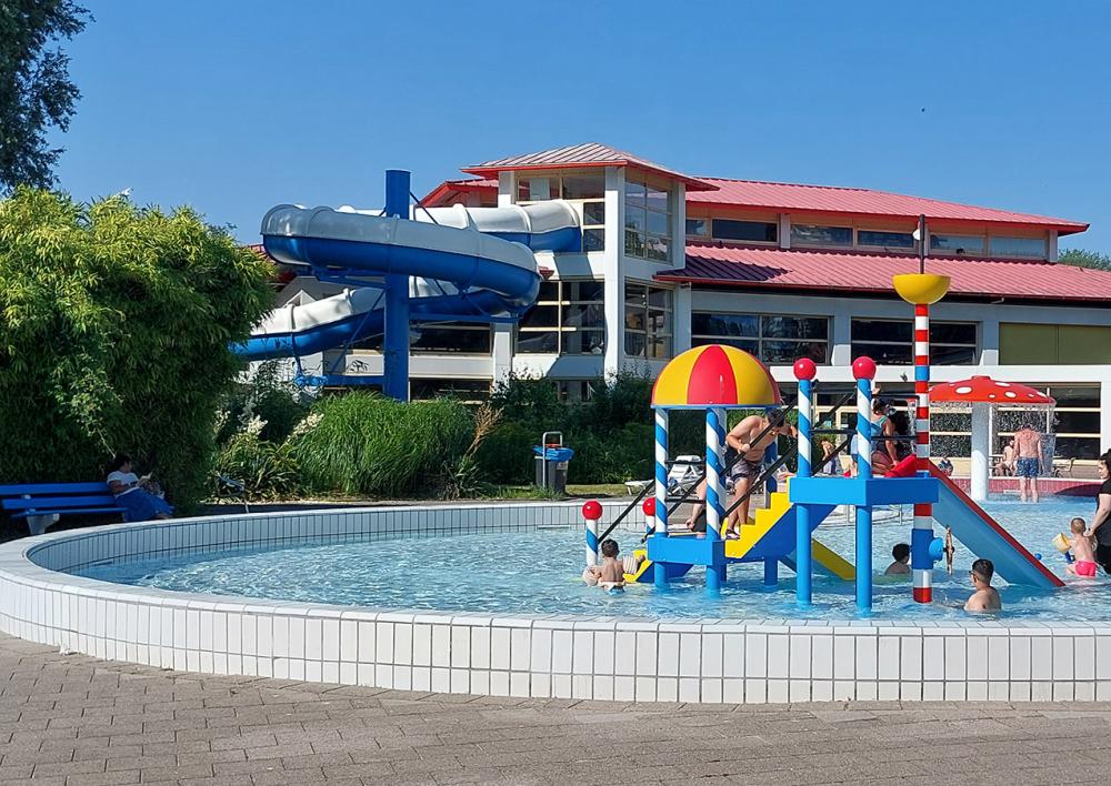Buitenzwembad meerkamp